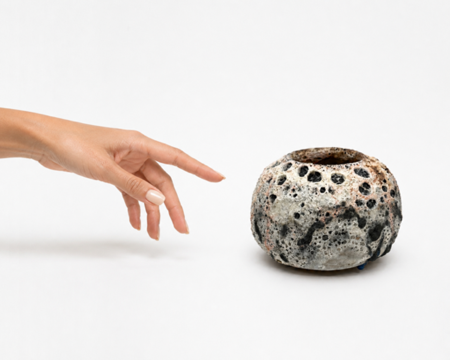 Round lava pot | Sarah Schembri
