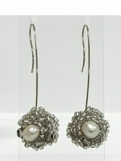 Channel Earrings, White Pearl | Louise Meuwissen